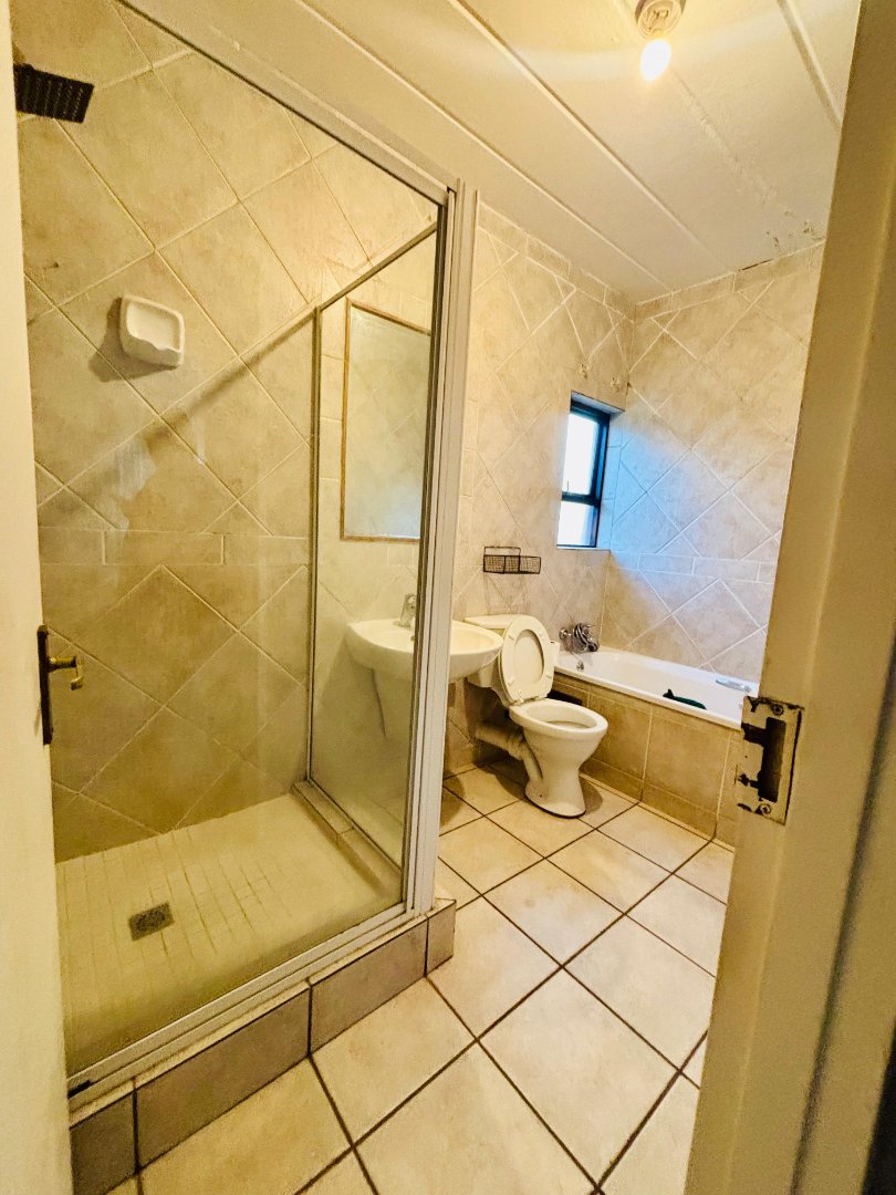 1 Bedroom Property for Sale in Pineslopes Gauteng