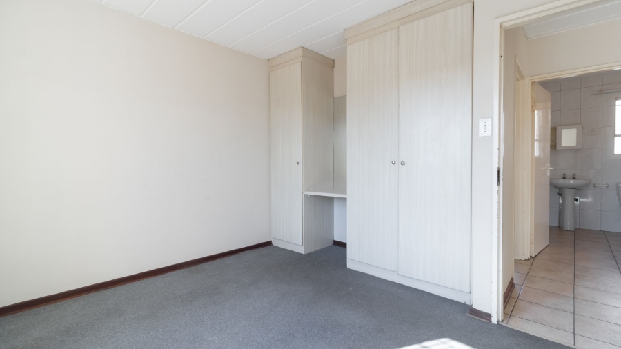 2 Bedroom Property for Sale in New Redruth Gauteng