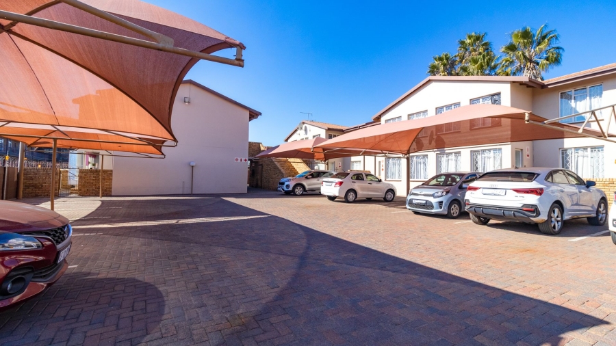 2 Bedroom Property for Sale in New Redruth Gauteng