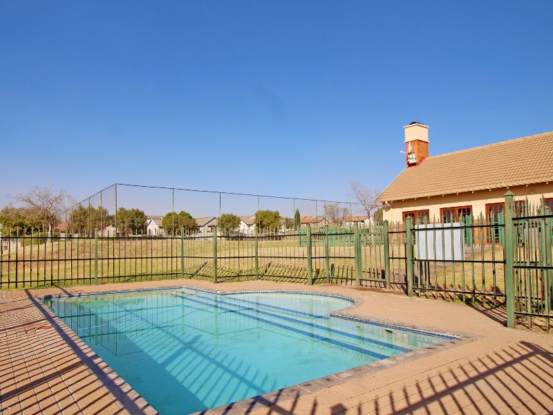  Bedroom Property for Sale in Summerfields Estate Gauteng