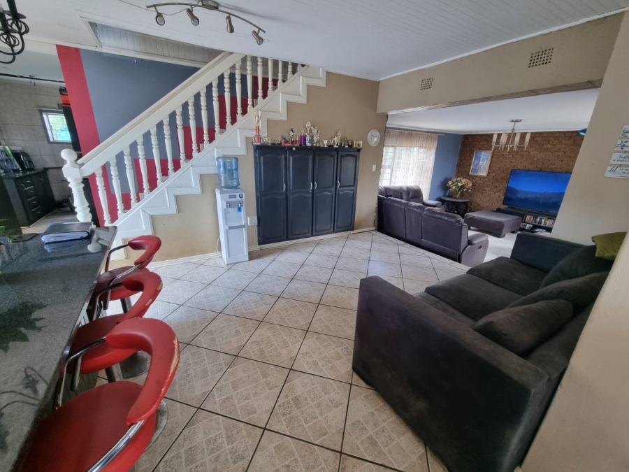 5 Bedroom Property for Sale in Vaaloewer Gauteng