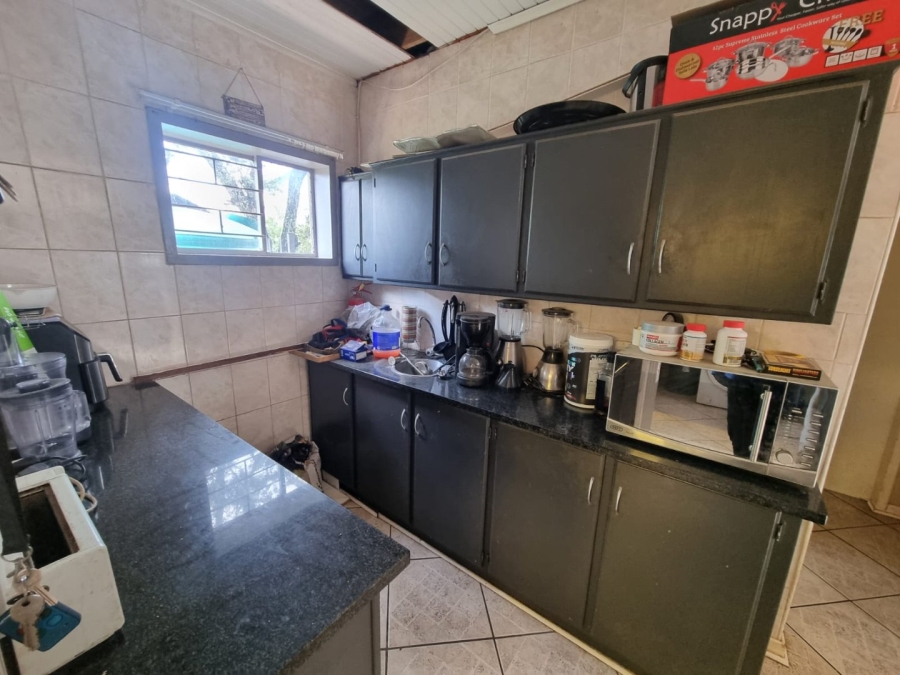 5 Bedroom Property for Sale in Vaaloewer Gauteng