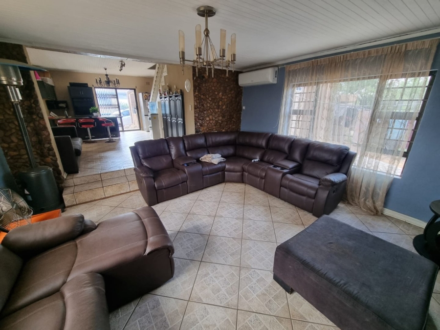5 Bedroom Property for Sale in Vaaloewer Gauteng