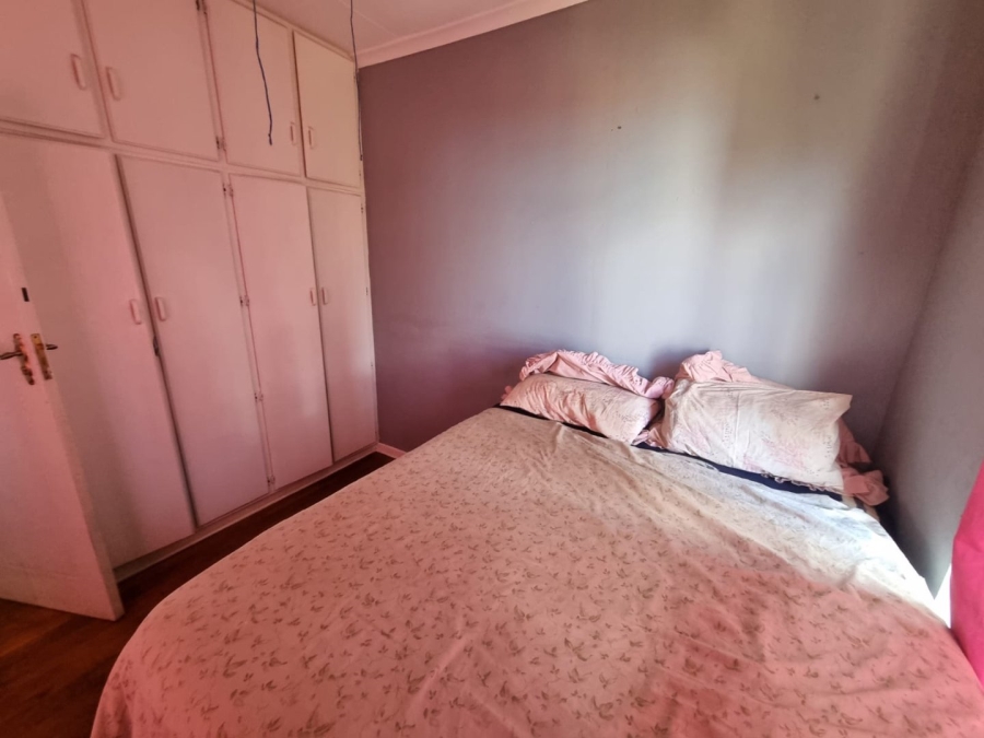 5 Bedroom Property for Sale in Vaaloewer Gauteng