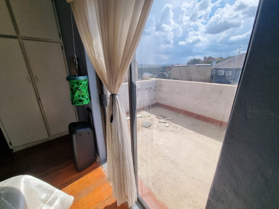 5 Bedroom Property for Sale in Vaaloewer Gauteng