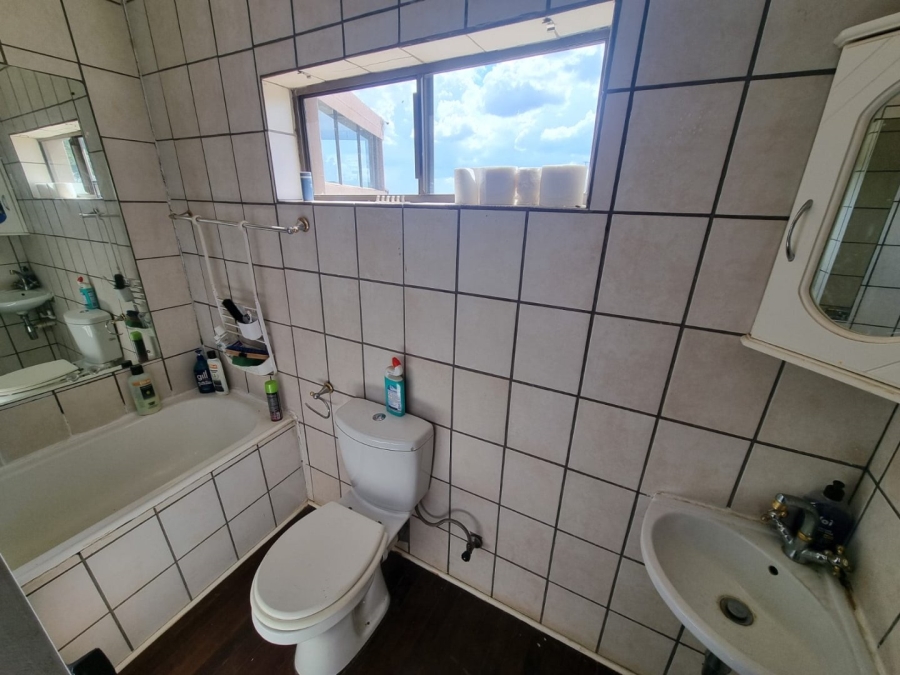 5 Bedroom Property for Sale in Vaaloewer Gauteng