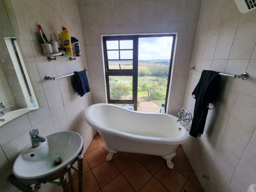 5 Bedroom Property for Sale in Vaaloewer Gauteng