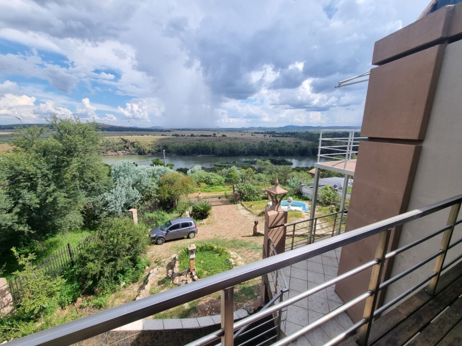 5 Bedroom Property for Sale in Vaaloewer Gauteng