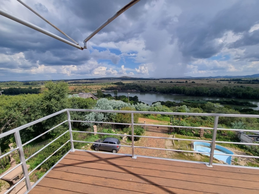 5 Bedroom Property for Sale in Vaaloewer Gauteng