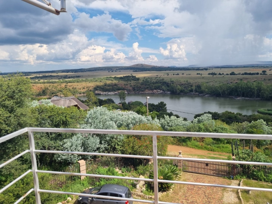 5 Bedroom Property for Sale in Vaaloewer Gauteng