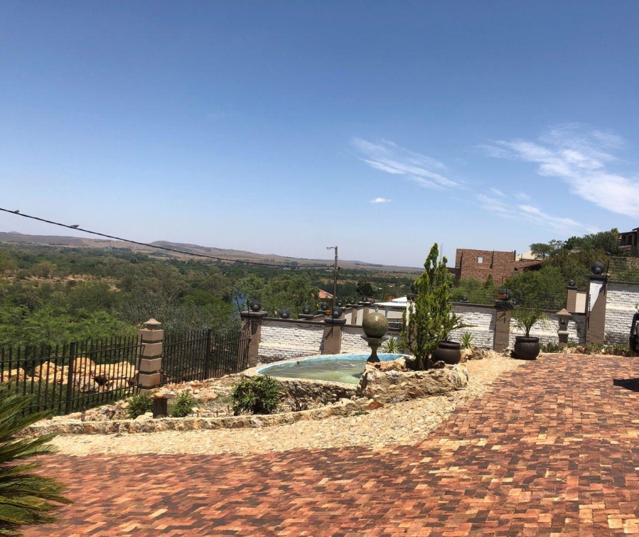 5 Bedroom Property for Sale in Vaaloewer Gauteng