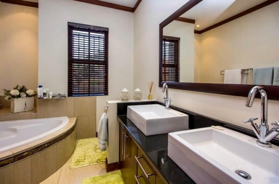 3 Bedroom Property for Sale in Waterkloof Ridge Gauteng