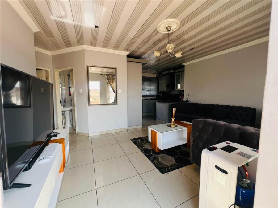 2 Bedroom Property for Sale in Mondeor Gauteng