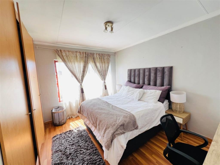 2 Bedroom Property for Sale in Mondeor Gauteng