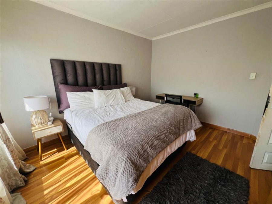 2 Bedroom Property for Sale in Mondeor Gauteng