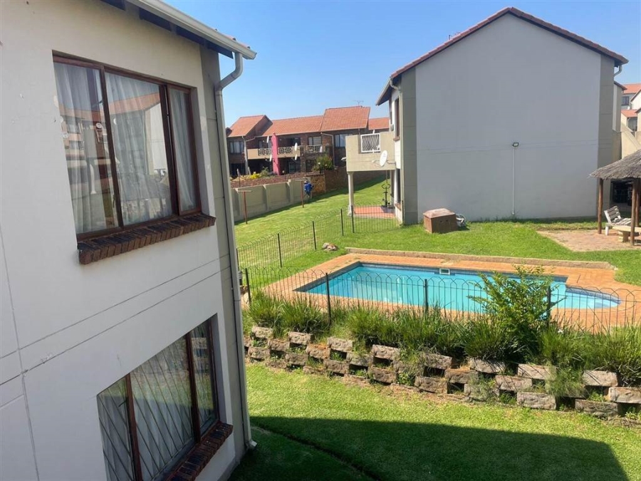 2 Bedroom Property for Sale in Mondeor Gauteng