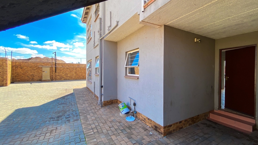  Bedroom Property for Sale in Princess A H Gauteng