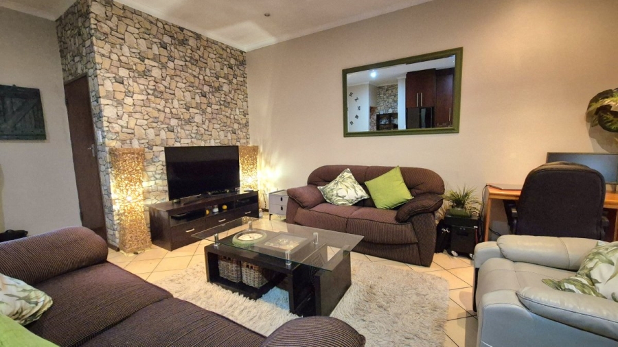 2 Bedroom Property for Sale in Sunnyrock Gauteng