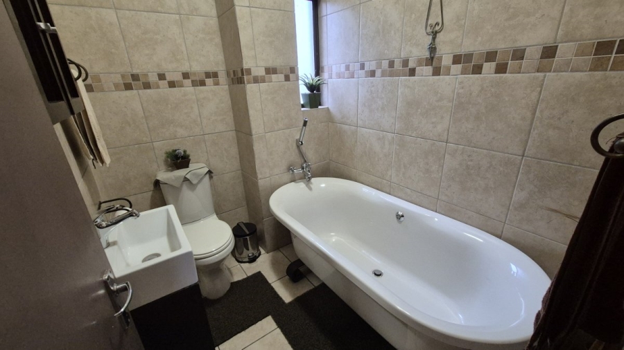 2 Bedroom Property for Sale in Sunnyrock Gauteng