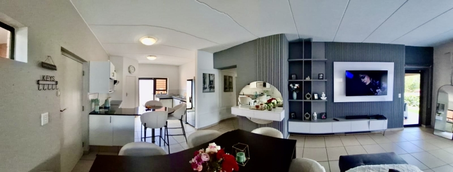 2 Bedroom Property for Sale in Sonneglans Gauteng