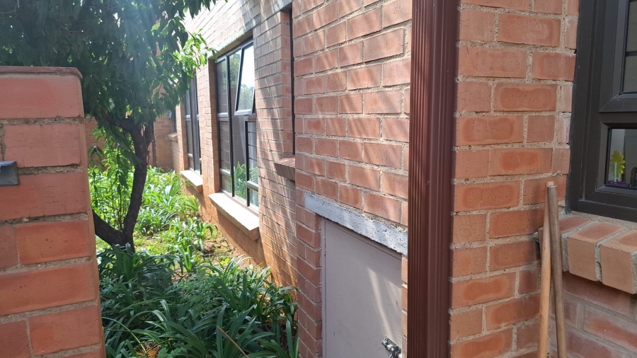 2 Bedroom Property for Sale in Sonneglans Gauteng