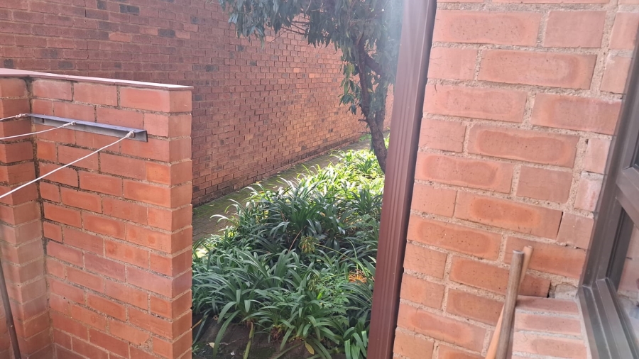2 Bedroom Property for Sale in Sonneglans Gauteng