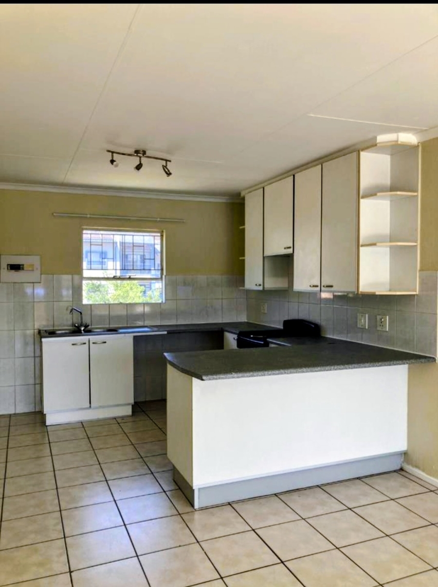 To Let 2 Bedroom Property for Rent in Vorna Valley Gauteng