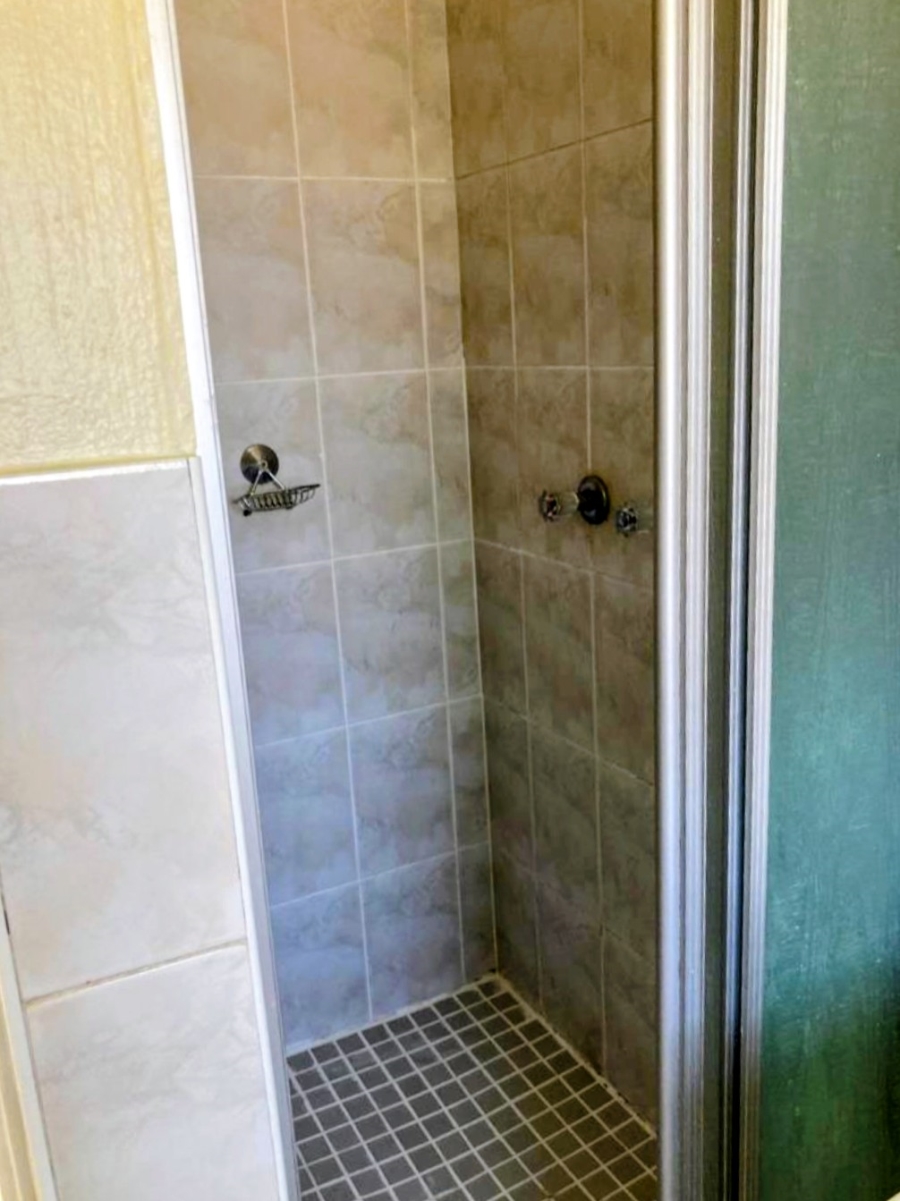 To Let 2 Bedroom Property for Rent in Vorna Valley Gauteng