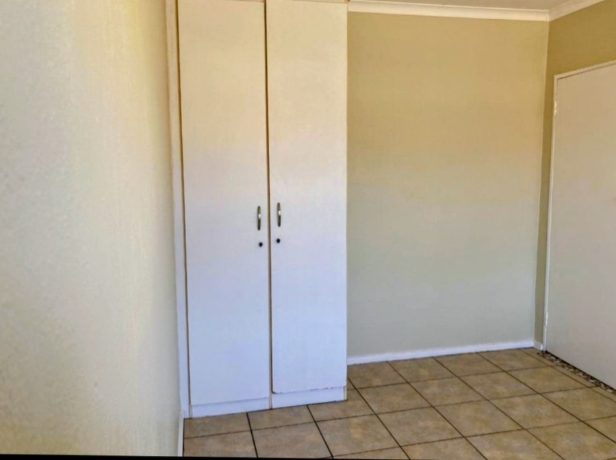 To Let 2 Bedroom Property for Rent in Vorna Valley Gauteng