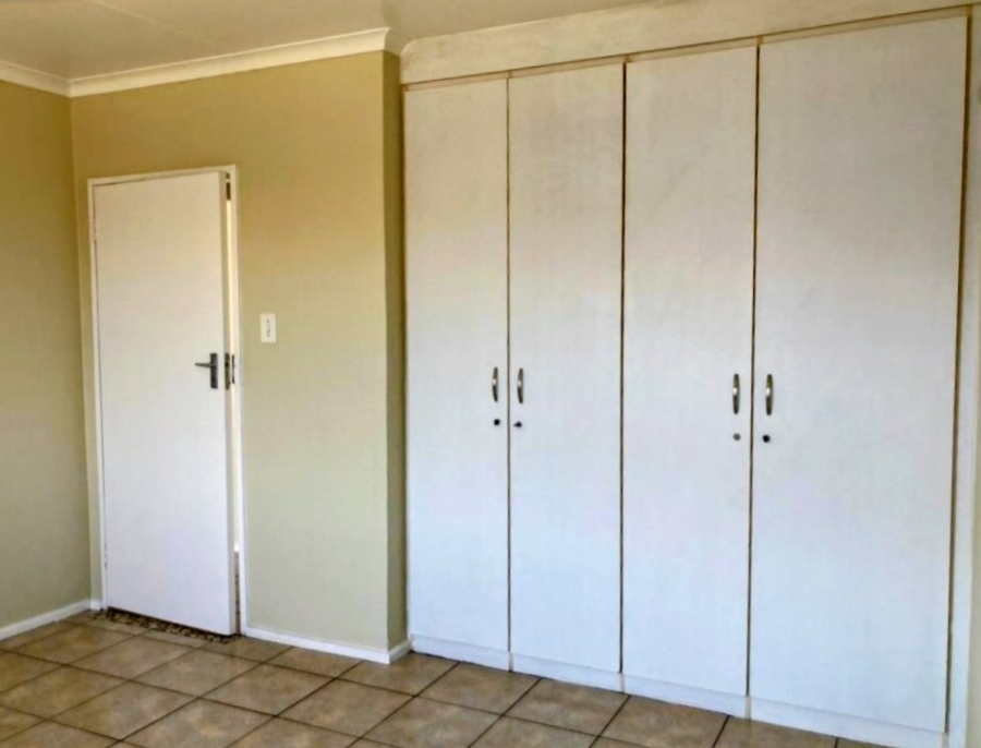 To Let 2 Bedroom Property for Rent in Vorna Valley Gauteng