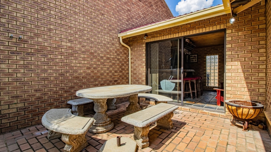 4 Bedroom Property for Sale in Winchester Hills Gauteng
