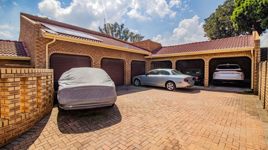 4 Bedroom Property for Sale in Winchester Hills Gauteng
