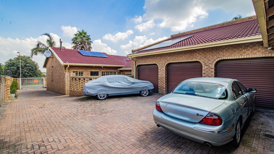 4 Bedroom Property for Sale in Winchester Hills Gauteng