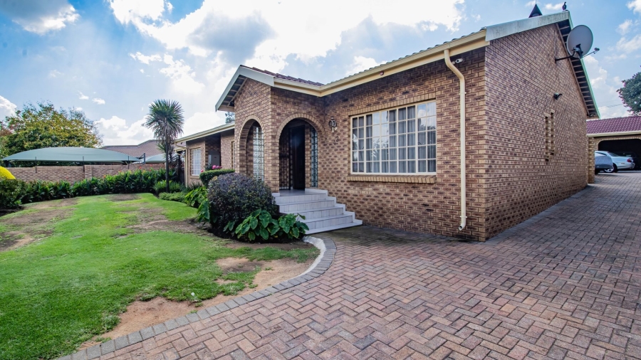 4 Bedroom Property for Sale in Winchester Hills Gauteng