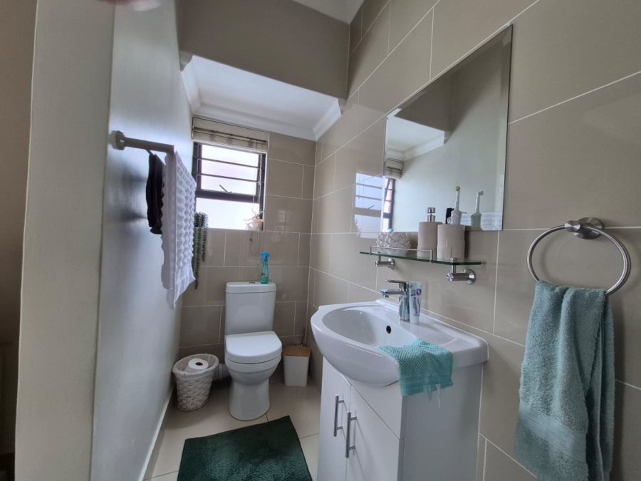 2 Bedroom Property for Sale in Crowthorne AH Gauteng