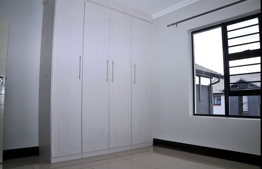 2 Bedroom Property for Sale in Crowthorne AH Gauteng