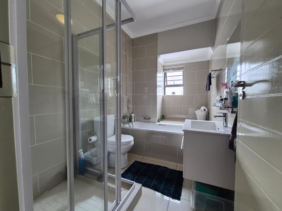 2 Bedroom Property for Sale in Crowthorne AH Gauteng