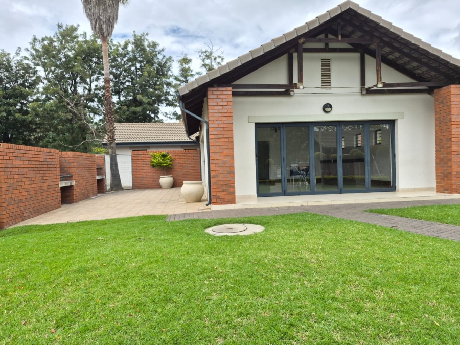 2 Bedroom Property for Sale in Crowthorne AH Gauteng