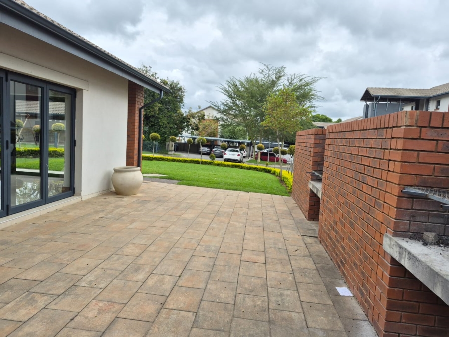 2 Bedroom Property for Sale in Crowthorne AH Gauteng