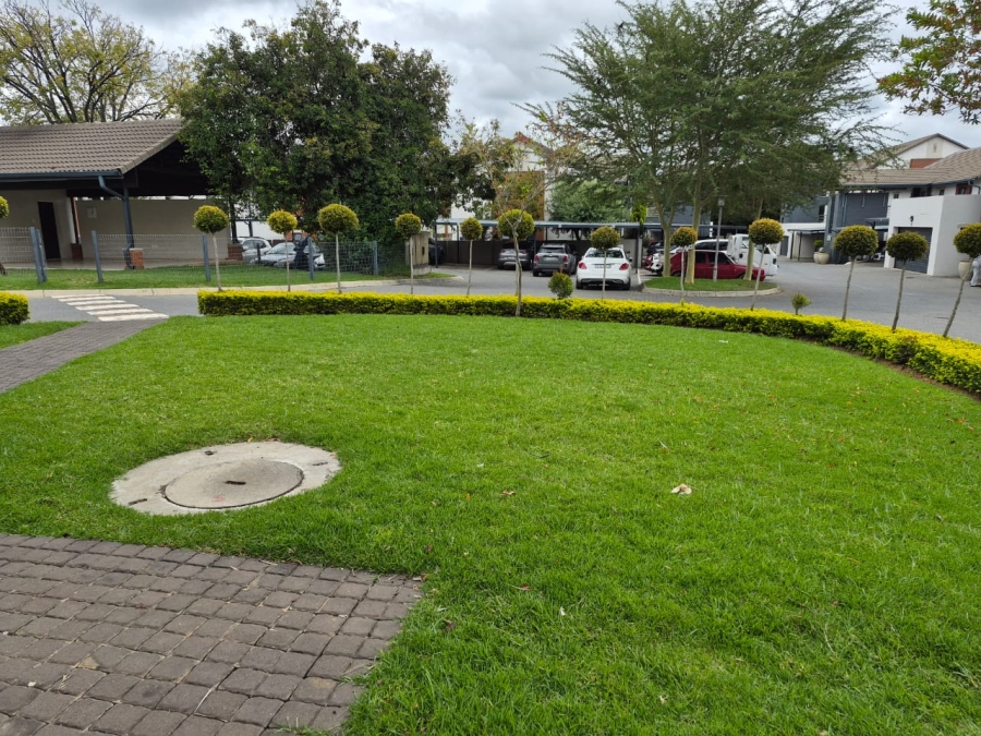 2 Bedroom Property for Sale in Crowthorne AH Gauteng