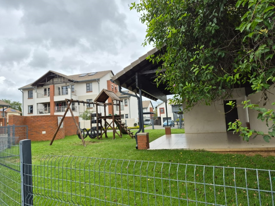 2 Bedroom Property for Sale in Crowthorne AH Gauteng