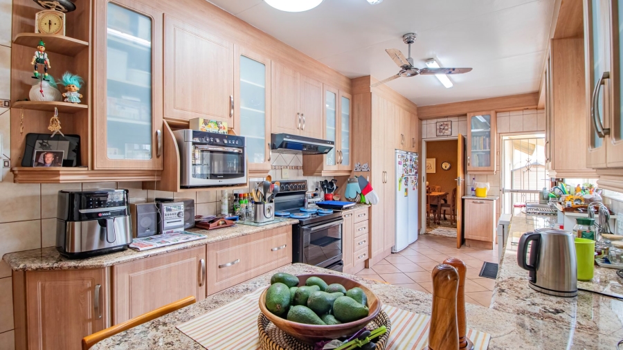 4 Bedroom Property for Sale in Aston Manor Gauteng