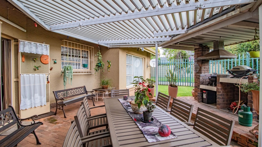 4 Bedroom Property for Sale in Aston Manor Gauteng