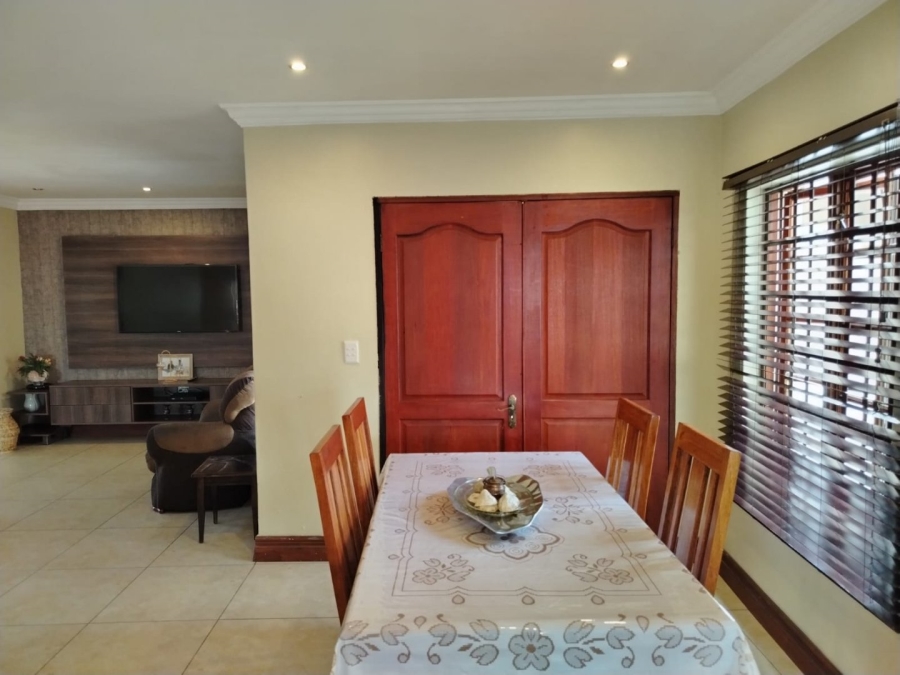 5 Bedroom Property for Sale in Meyerspark Gauteng