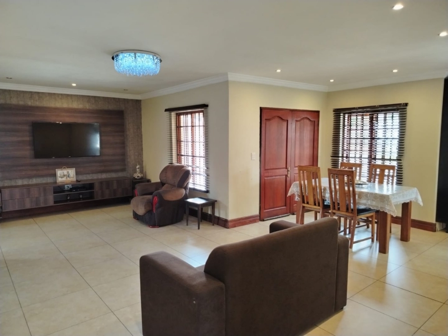 5 Bedroom Property for Sale in Meyerspark Gauteng