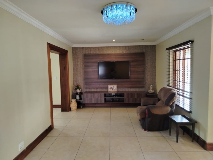 5 Bedroom Property for Sale in Meyerspark Gauteng