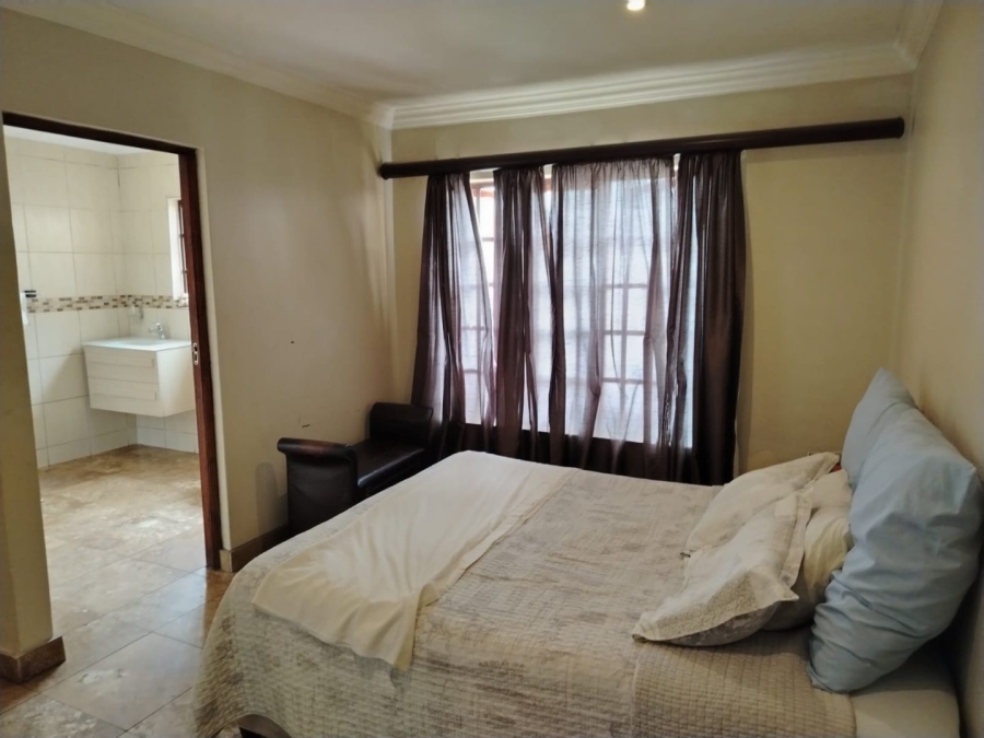 5 Bedroom Property for Sale in Meyerspark Gauteng