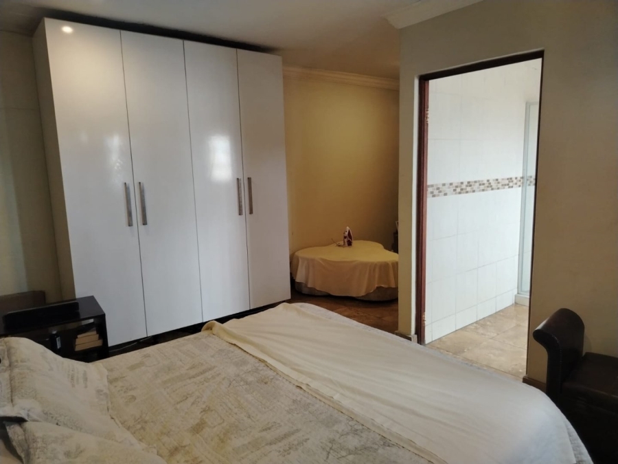 5 Bedroom Property for Sale in Meyerspark Gauteng