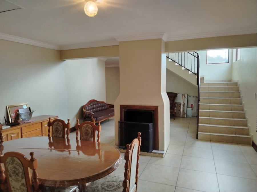 5 Bedroom Property for Sale in Meyerspark Gauteng