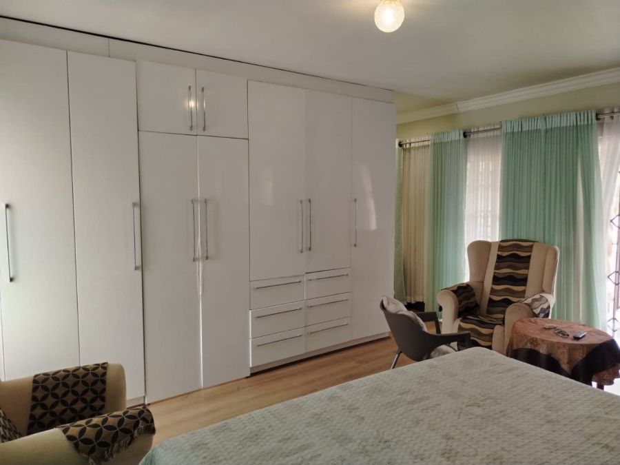 5 Bedroom Property for Sale in Meyerspark Gauteng